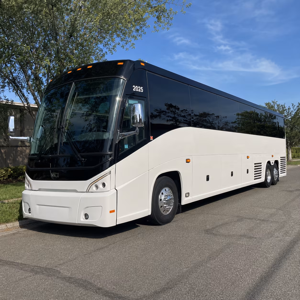 big ten game day shuttles from commerce to ann arbor and east lansing
