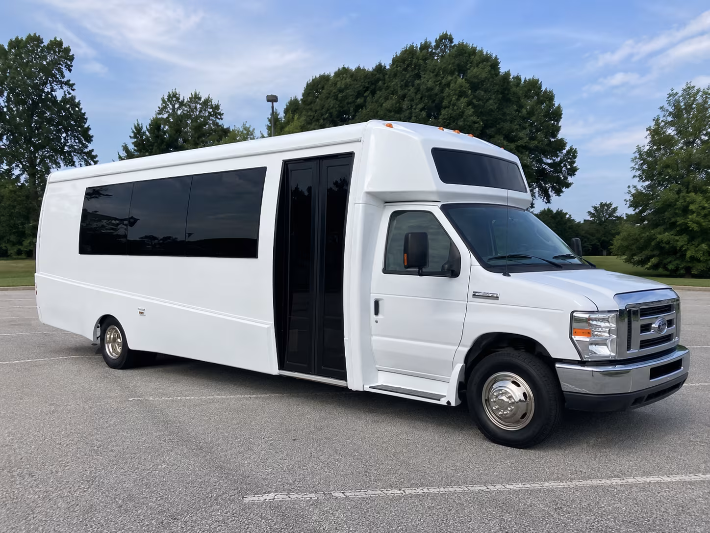 commerce 18 passenger party bus