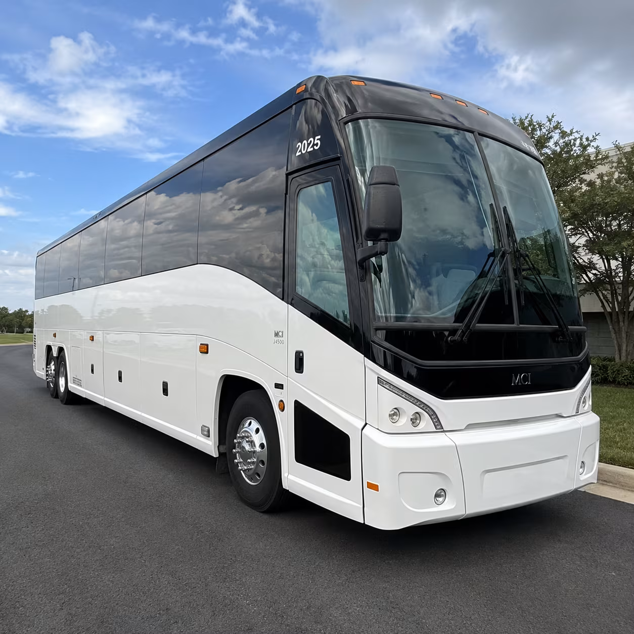 commercecharterbuscompany com connects you to concert buses for freedom hill and meadow brook too