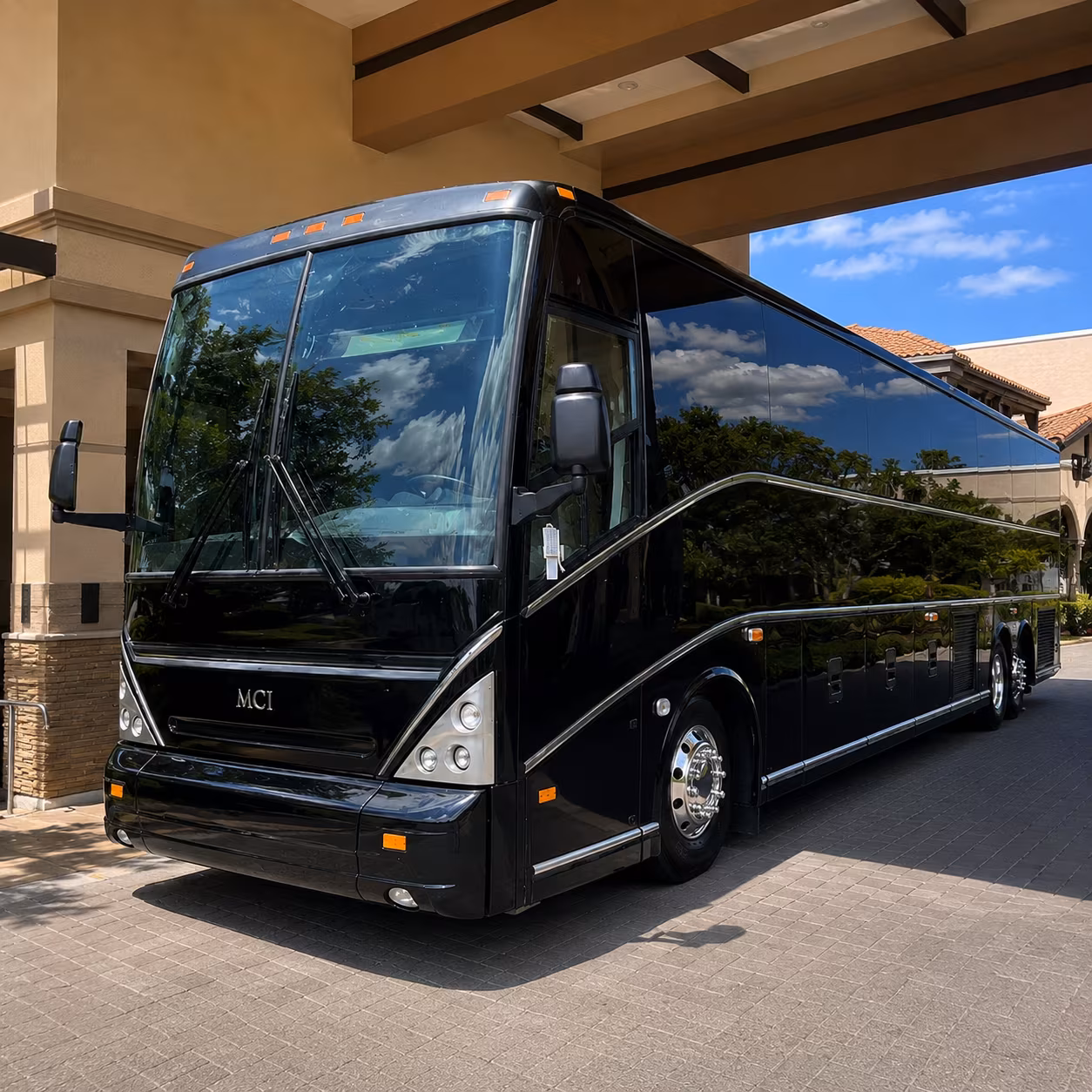 commercecharterbuscompany com will help you get your team to the detroit auto show and automotive industry events